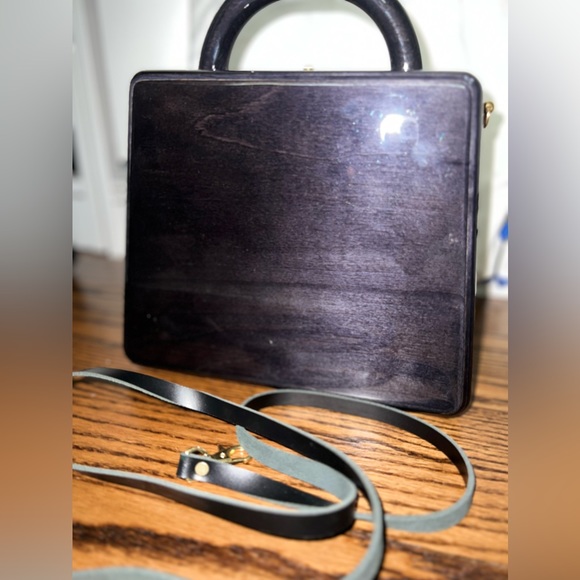 Handbag MYBACIO made of wood like new condition but small scratch on the toner - Picture 6 of 8